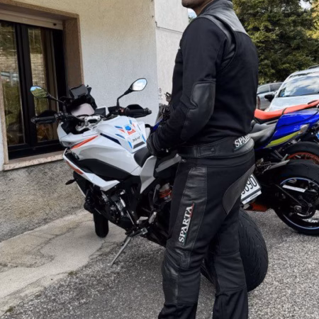 Giacca e pantaloni moto touring in pelle FREEDOM SPARTA Verona – abbigliamento su misura per motociclisti - Personalizzato BeSparta Verona